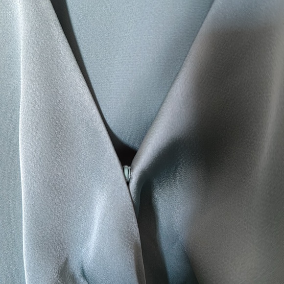 NWOT - Dynamite Satin like Crop front twisted blouse - Picture 3 of 8